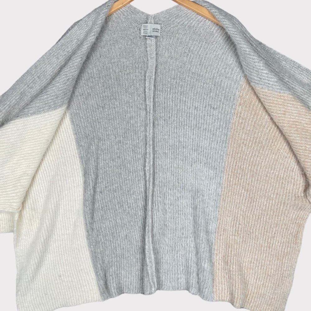 Anthropologie Gray and Cream Poncho - Picture 8 of 13